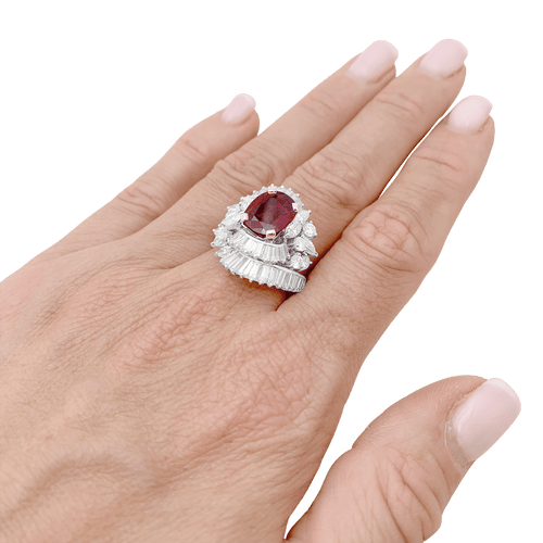 Bague 56 Bague jupe rubis, diamants, platine. 58 Facettes 34673