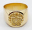 Bague 45 Chevalière antique or 18k armoiries française blason fleur, heaume et lion, sceau 58 Facettes A05250