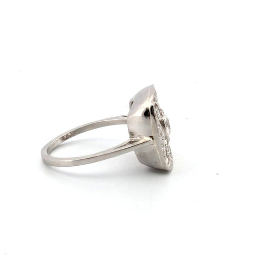 Bague 52 Bague en platine avec diamant central et diamants latéraux 58 Facettes