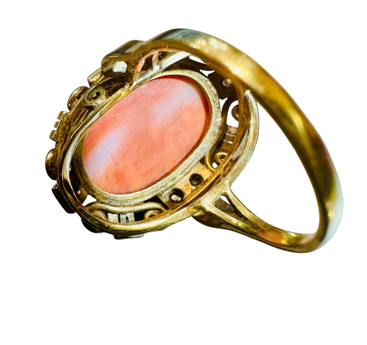 Bague 59 Bague 1940 or jaune cabochon corail et diamants taille ancienne 58 Facettes 7204 A