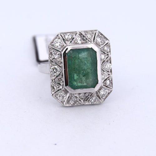 Bague 56 Bague Art Déco en or jaune, émeraudes et diamants 58 Facettes