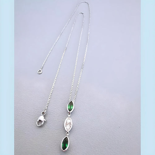 Collier Collier ras du cou - diamants - grenats verts - or blanc 58 Facettes AA 1725