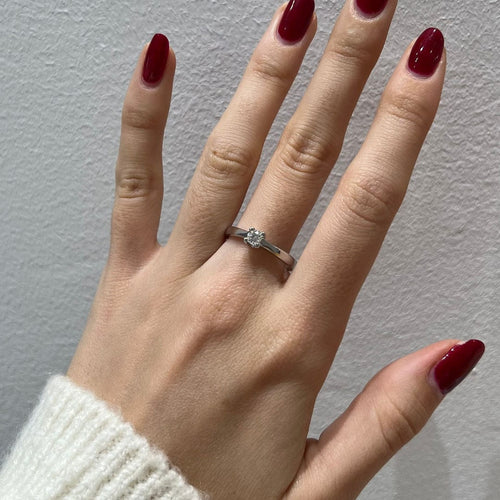 Bague solitaire or blanc diamant taille brillant. 58 Facettes