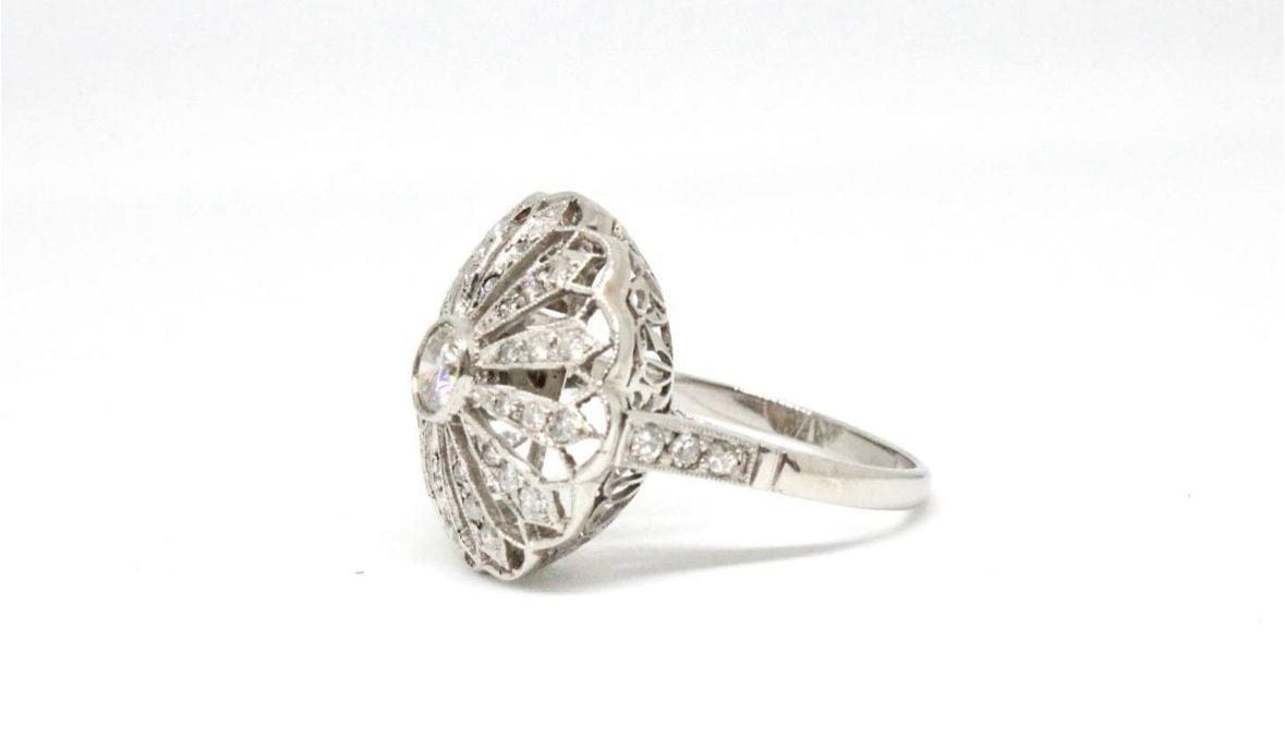 Bague 53.5 Art Déco style bombe ring platinum with diamonds. 58 Facettes