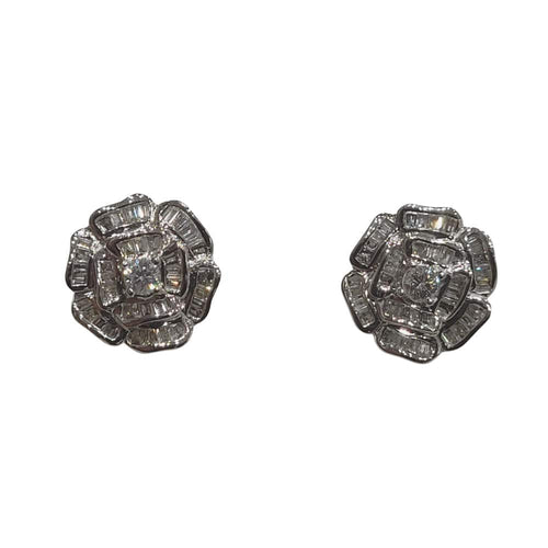 Boucles d'oreilles Boucles d’oreilles fleur en or blanc 18k et diamants 58 Facettes PE413