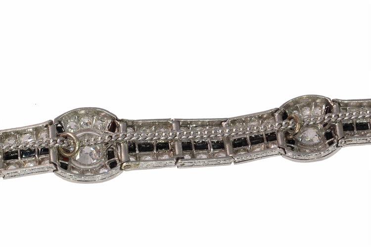Une déclaration éblouissante d'Art Déco : Bracelet en platine avec diamants et onyx