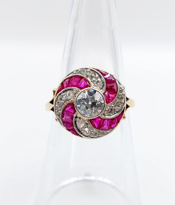 Bague cible tourbillon art deco or jaune diamant et rubis calibrés