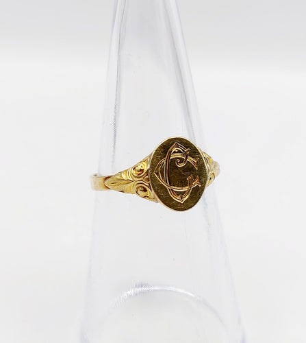 Bague chevalière Art Déco or jaune monogrammée CC (circa 1950) 58 Facettes A05980