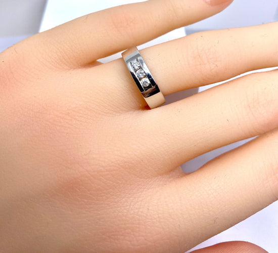 Bague 49 Bague en or blanc 18 carats, trilogie 3 diamants 58 Facettes AB532