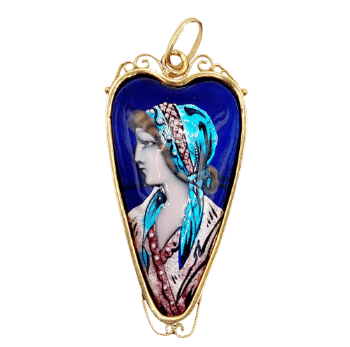 Pendentif Pendentif Art Nouveau Limoges or jaune, plaque émaillée jeune fille (circa 1910) 58 Facettes A06386