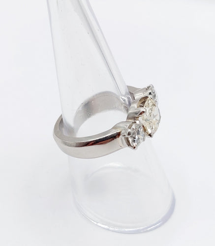 Bague jonc Art déco en platine et diamants (1,30 ct + 0,90 ct)