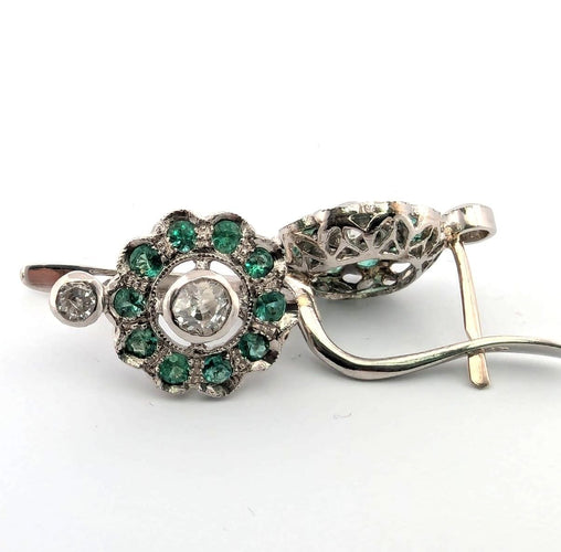 Boucles d'oreilles Boucles d'oreilles en platine avec émeraudes et diamants 58 Facettes