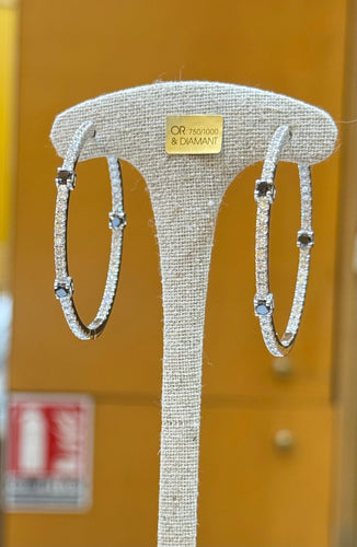 Boucles d'oreilles Créoles en or blanc 18 carats et diamants 58 Facettes