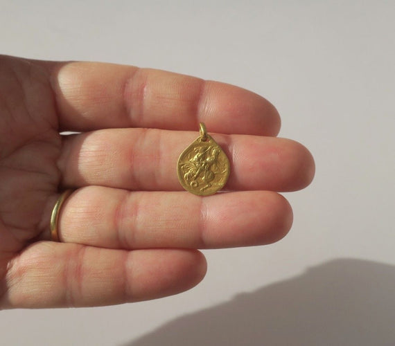 Rasumny - Médaille pendentif Art Nouveau biface Saint Georges en or jaune 18k