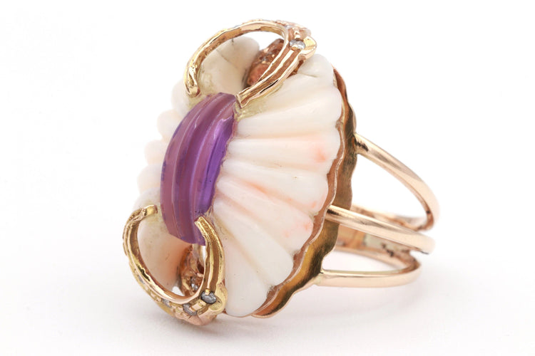 Bague 57 Bague Années 70 en or jaune, corail blanc, diamants et améthyste 58 Facettes 19139