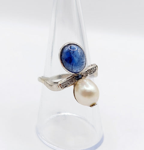 Bague 56 Bague Art Déco or blanc, saphir naturel, perle, diamants 58 Facettes A05893