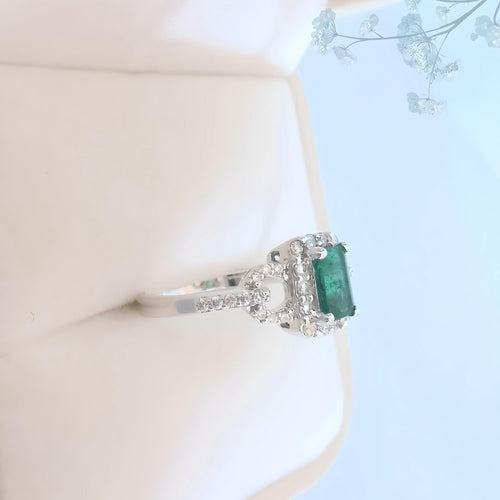 Bague 53.5 Bague de fiançailles or blanc, émeraude et diamants 58 Facettes AA 1741