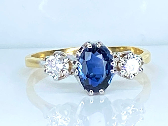 Bague 55 Bague en or jaune 18 carats : saphir épaulé de 2 diamants 58 Facettes AB549