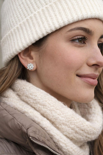 Boucles d'oreilles Boucles d'oreilles style rosette en or blanc et diamants 58 Facettes 50385