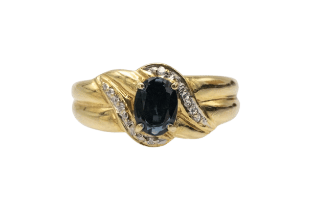 Bague vintage française en or avec saphir et diamants.