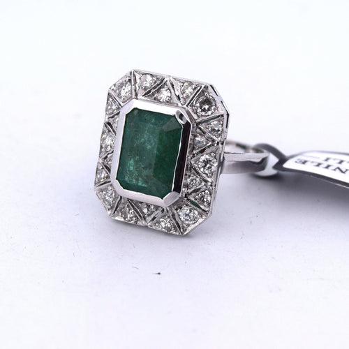 Bague 56 Bague Art Déco en or jaune, émeraudes et diamants 58 Facettes