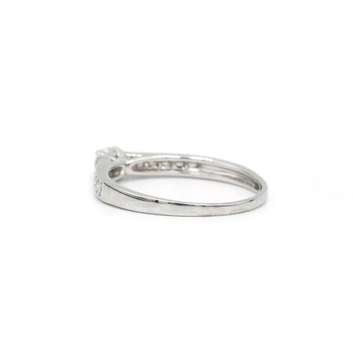 Bague 57 Bague - Or blanc et diamants 58 Facettes 1148