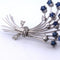 Broche Broche en or blanc 18 carats - Saphirs et diamants 58 Facettes