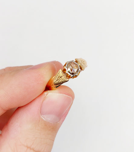 Bague 55 Bague chevalière antique or rose diamant taille rose (circa 1900) 58 Facettes A06285