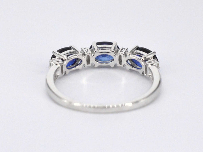 Bague Bague en or blanc avec diamants et saphir 58 Facettes 2122
