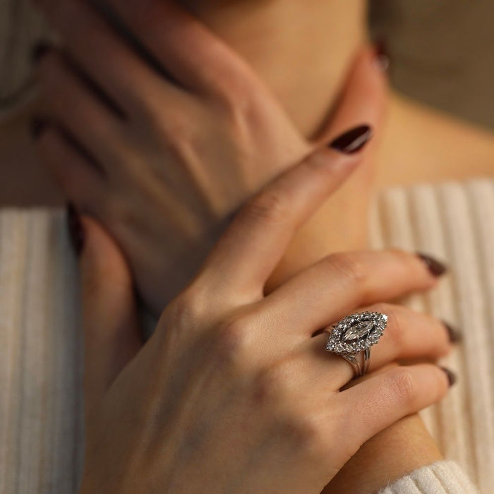 Bague marquise en or gris diamants brillants et navette