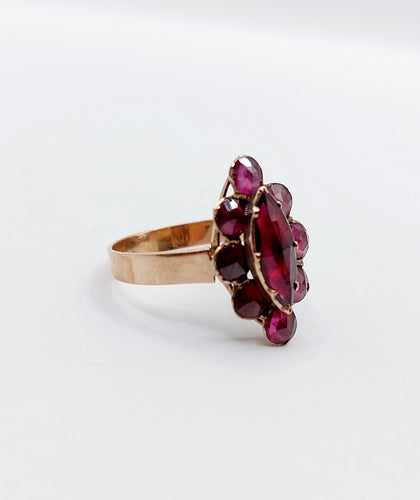 Bague 53.5 Bague marquise antique en or rose 18k ornée de grenats sur paillons 58 Facettes A06484