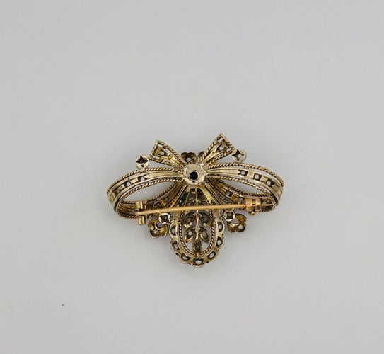 Broche Broche au design vintage, or jaune, argent et diamants. 58 Facettes 50143
