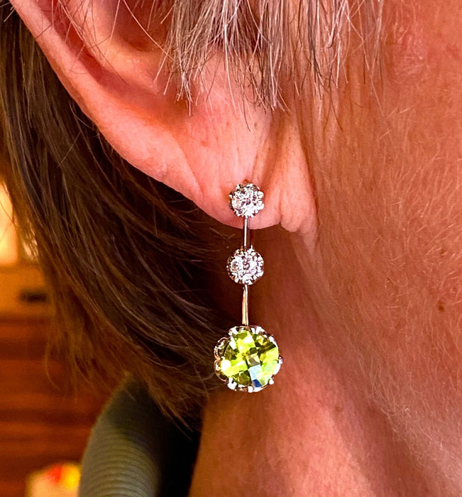 Boucles d'oreilles Paire de boucles d’oreilles en or jaune 18 carats et platine, diamants et peridots 58 Facettes AB500