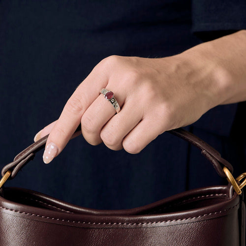 Bague 56,5 Bague or blanc, rubis et diamants 58 Facettes B250459