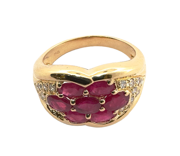 Bague vintage en or jaune , rubis et diamants
