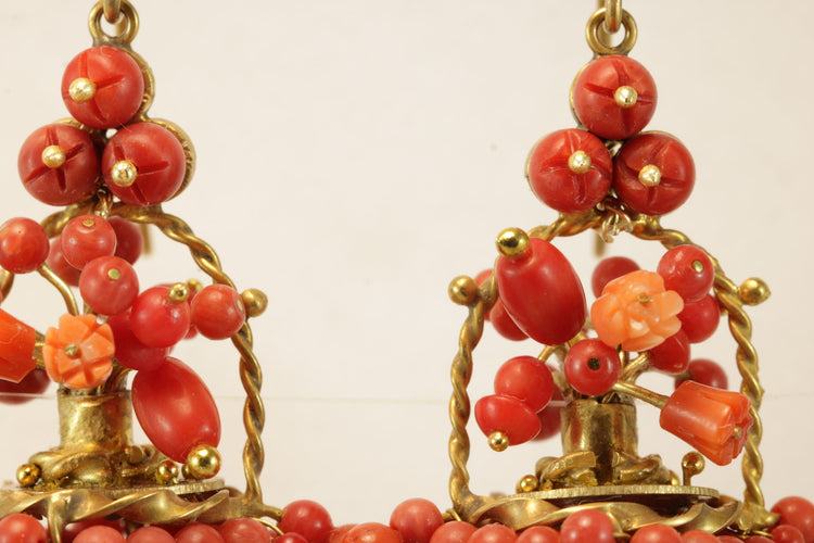 Boucles d'oreilles Boucles d'oreilles antiques en or jaune et corail 58 Facettes 7714