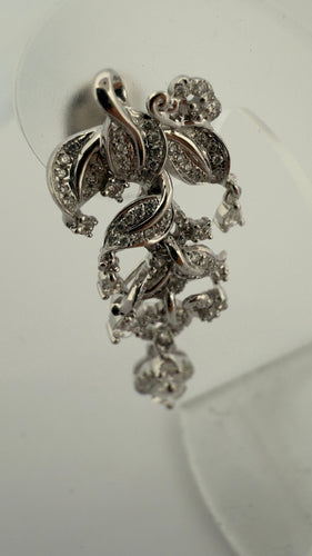 Boucles d'oreilles Boucles d’oreilles pendantes or blanc et diamants 58 Facettes