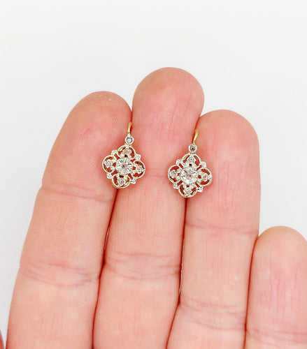 Boucles d'oreilles Dormeuses marguerite antiques en or 18k et diamants taille rose (circa 1900) 58 Facettes A06421