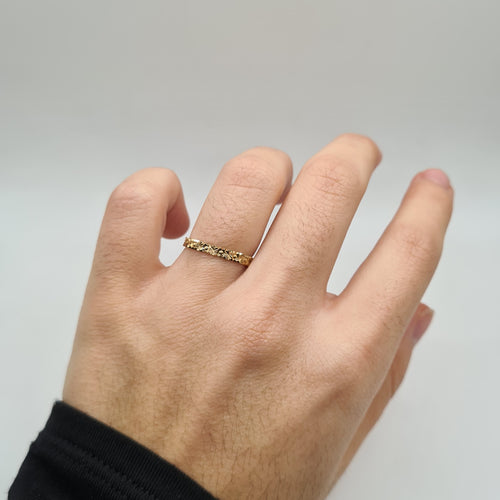 Bague 52.5 Alliance or jaune 18 carats avec des motifs 58 Facettes