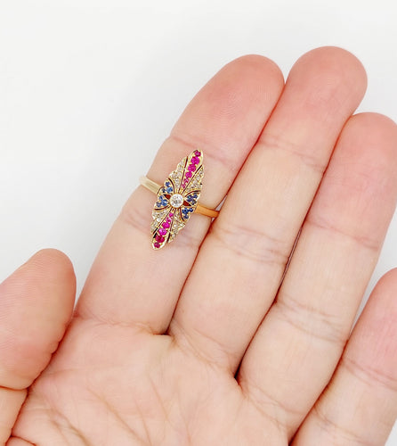 Bague 56 Bague marquise art deco or rose 18k diamant taille ancienne, diamants tailles roses, rubis et saphirs (circa 1920) 58 Facettes A05470