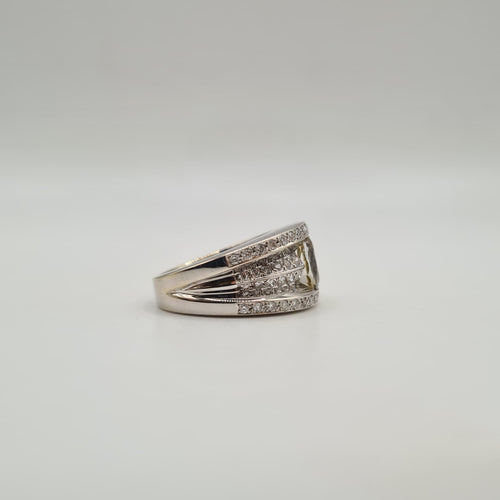 Bague 53 Bague or blanc sertie d’un saphir jaune et diamants 58 Facettes