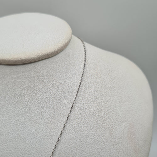 Collier Collier or blanc 18 carats sertie d’un diamant rond et halo diamants naturels 58 Facettes