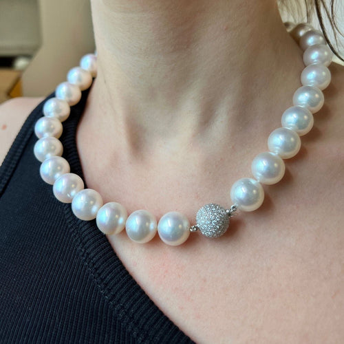 Collier Collier vintage en or blanc et perles des mers du Sud 58 Facettes 0020002127