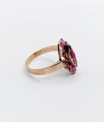 Bague 53.5 Bague marquise antique en or rose 18k ornée de grenats sur paillons 58 Facettes A06484