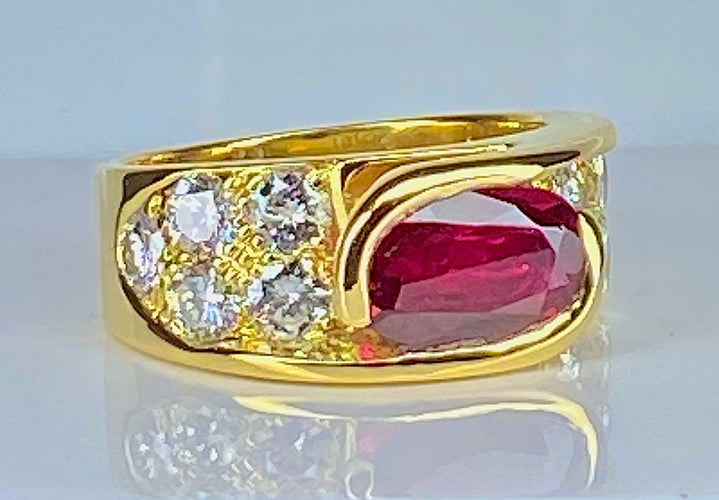 Bague 58 Bague en or jaune 18 carats, rubis 2,25 carats et 10 diamants 58 Facettes AB412