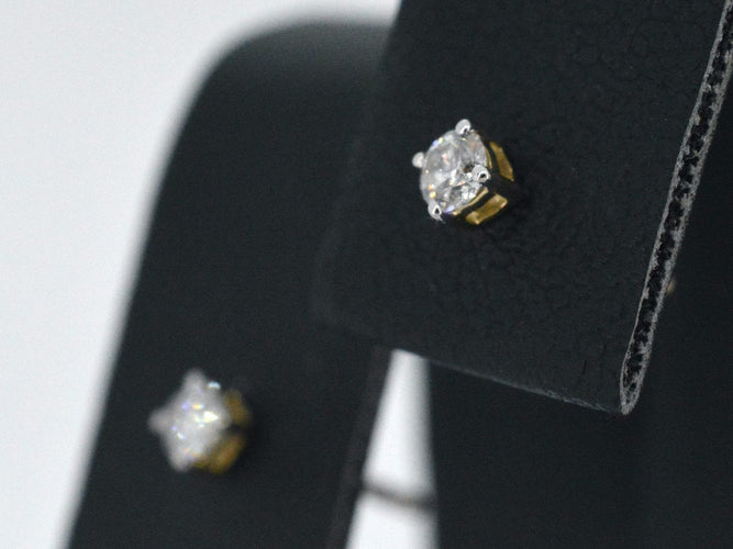 Boucles d'oreilles Boucles d'oreilles en or jaune serties de diamants 58 Facettes 2267