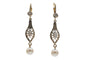 Boucles d'oreilles Boucles d’oreilles pendantes vintage en or jaune et or blanc, perles et diamants 58 Facettes 11706