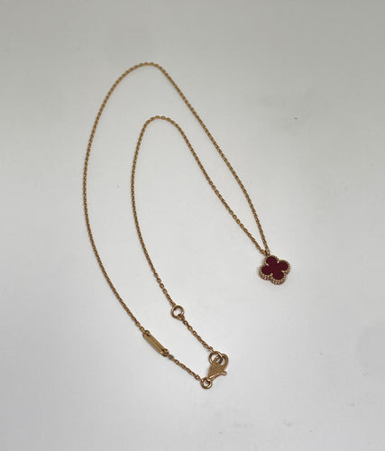 VAN CLEEF & ARPELS - collier « Sweet Alhambra » or rose cornaline