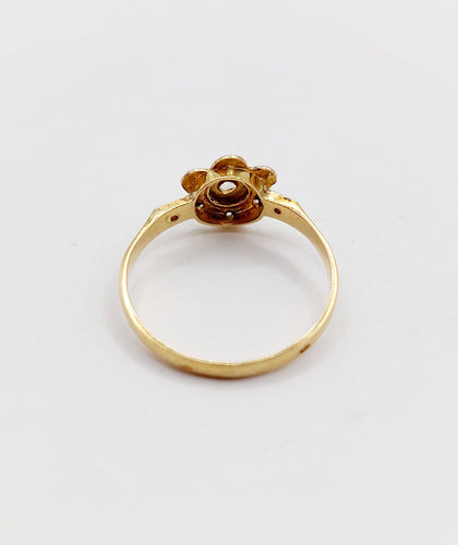 Bague 55 Bague marguerite antique en or 18k et diamants taille rose (circa 1900) 58 Facettes A06395