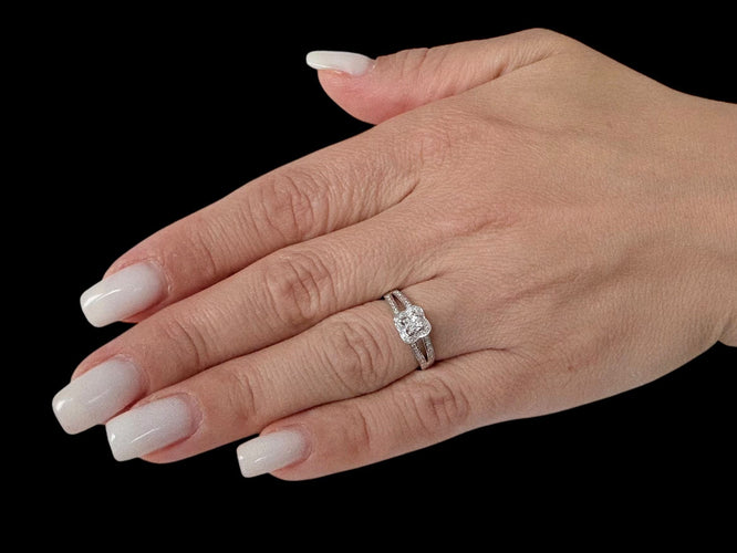 Bague 57 MAUBOUSSIN - Chance of Love N°2 Bague de fiançailles or blanc diamants 58 Facettes